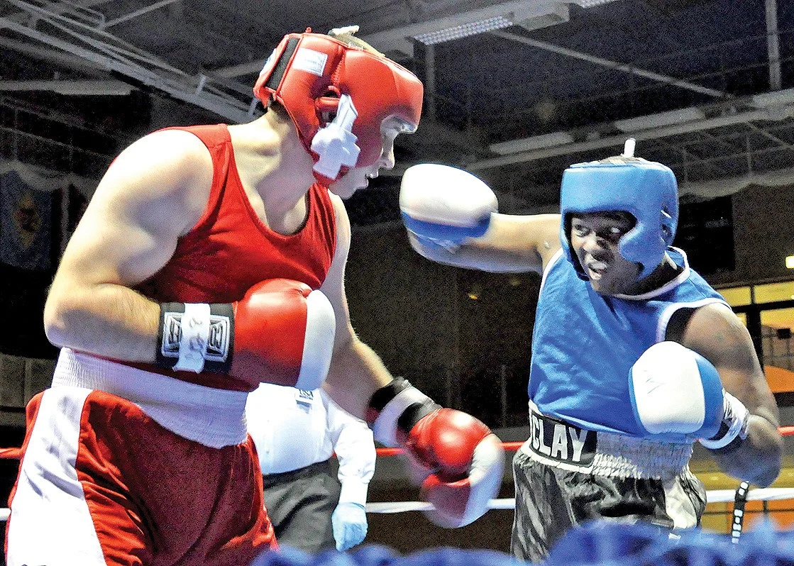 yy体育拳击选手在擂台上激烈对决的精彩瞬间